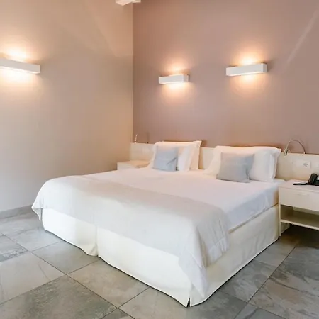 Relais Porta 4*