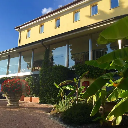 Relais Porta Отель Луино